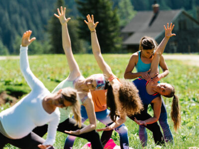Ennspired Forrest Yoga, Lisa-Maria Guhl Lisa-Maria Guhl praktiziert Forrest Yoga am Berg, Wörschachwald, Österreich am 06.06.2020. Copyright: Lisa-Marie Reiter
