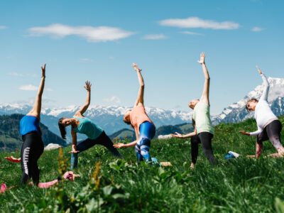 Ennspired Forrest Yoga, Lisa-Maria Guhl Lisa-Maria Guhl praktiziert Forrest Yoga am Berg, Wörschachwald, Österreich am 06.06.2020. Copyright: Lisa-Marie Reiter